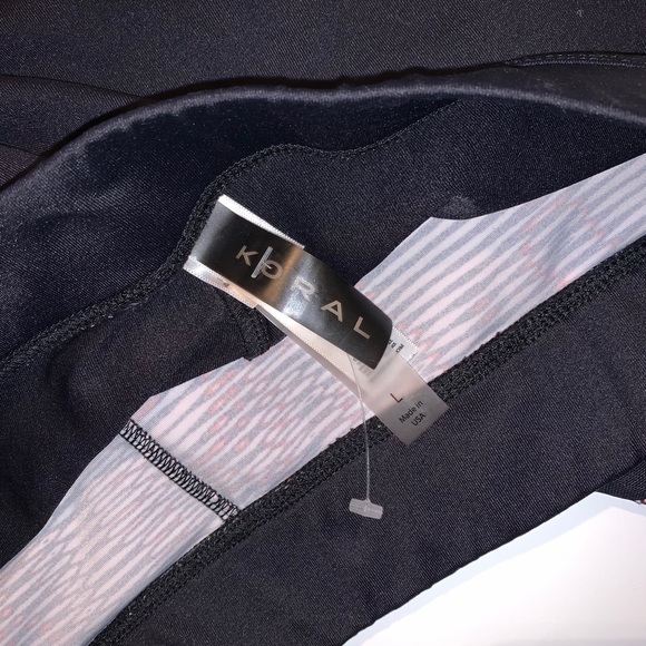 KORAL Sahara and black high rise leggings - Picture 6 of 10